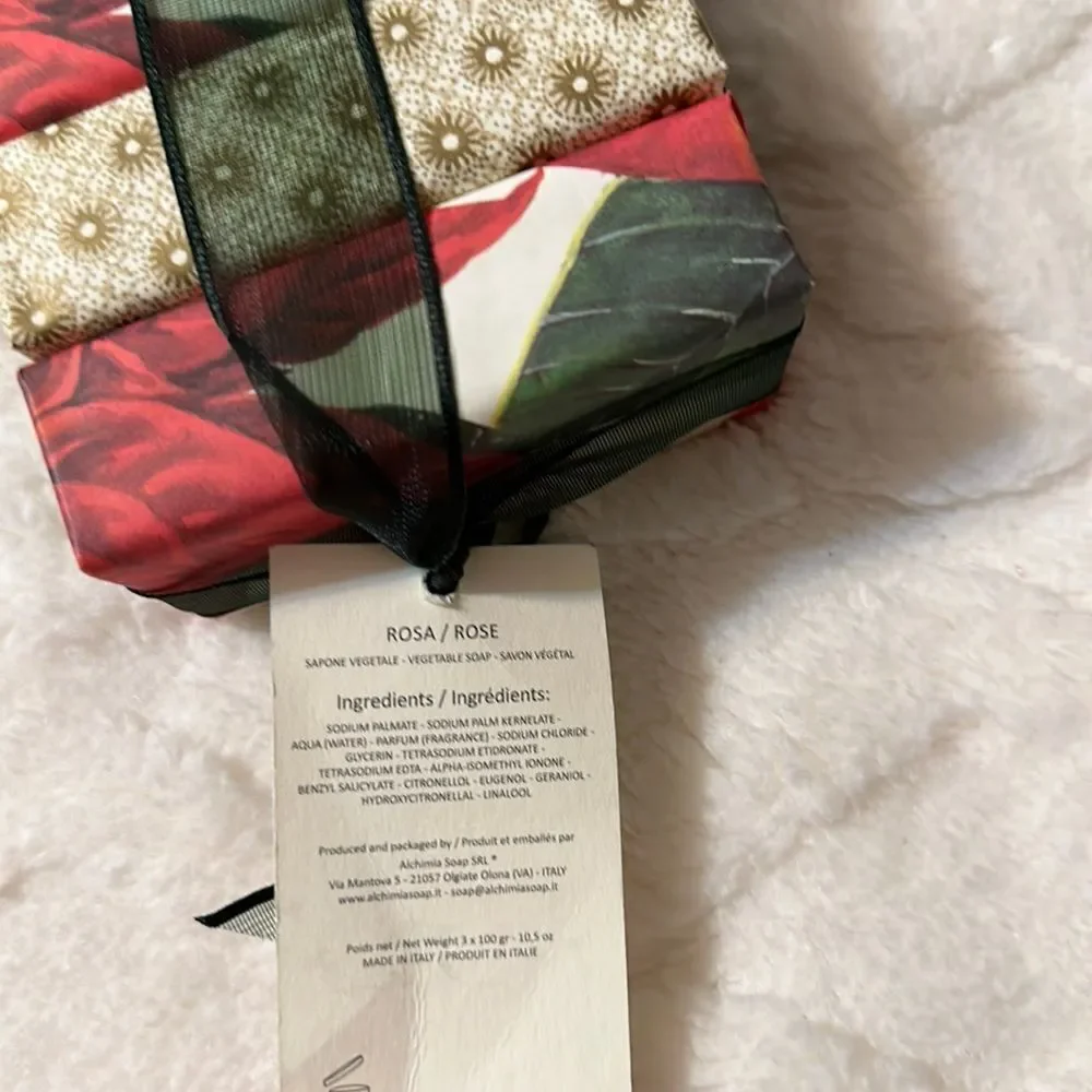 Alchimia Soap Rose Moisturizing Christmas Holiday Poinsettia Wrapped set 3 Soaps